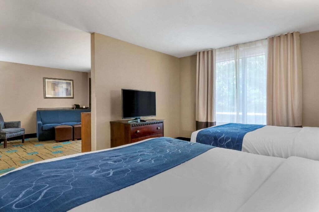 Premium bedding, pillowtop beds, in-room safe, desk