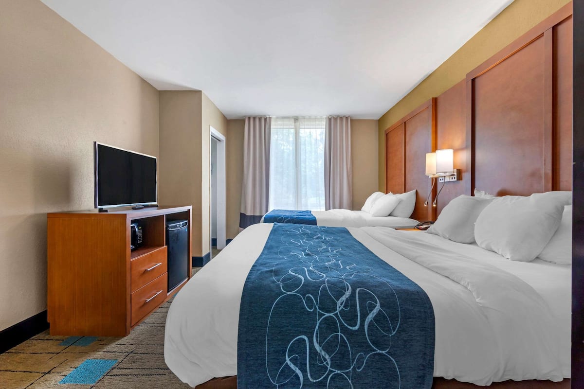 Premium bedding, pillow-top beds, in-room safe, desk