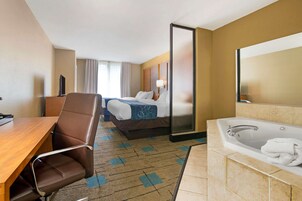 高档床上用品、加厚床垫、客房内保险箱、办公桌