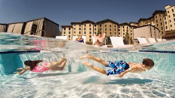 5 piscine coperte, piscina all'aperto, cabanas (a pagamento)