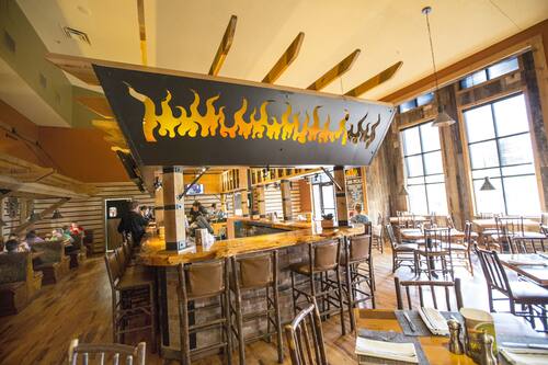 4 restaurantes; se sirven desayunos, comidas y cenas