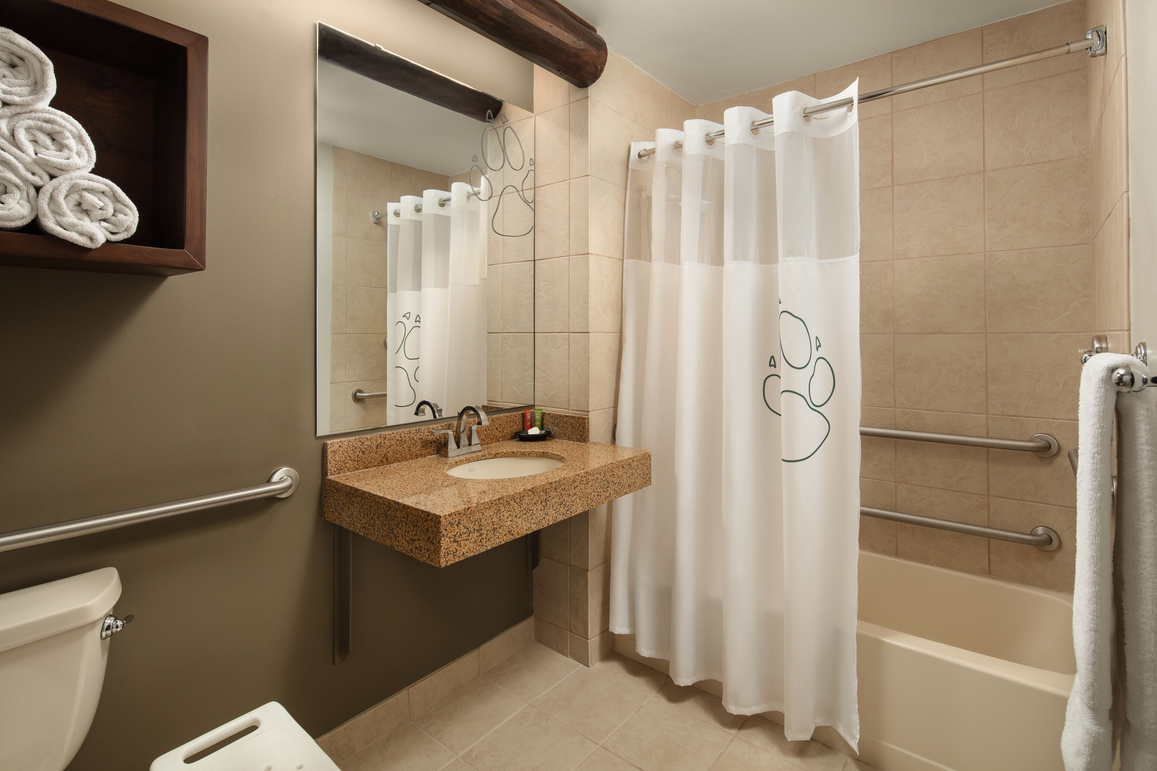 cabin (kid cabin-waterpark included) | bathroom | combined shower/bathtub, designer toiletries, hair dryer, towels