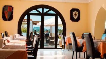 Tägliches inbegriffenes nach Wunsch zubereitetes Frühstück