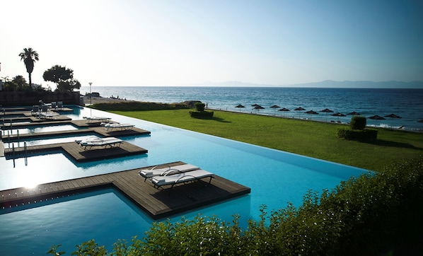 Suite Majestueuse, vue mer (Beachfront Swim Up) | Terrasse/Patio