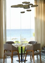 4 restaurantes; se sirve desayuno, almuerzo y cena; cocina internacional