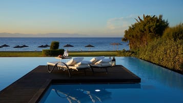 Grand Suite, Sea View (Beachfront Swim Up) | Beach/ocean view