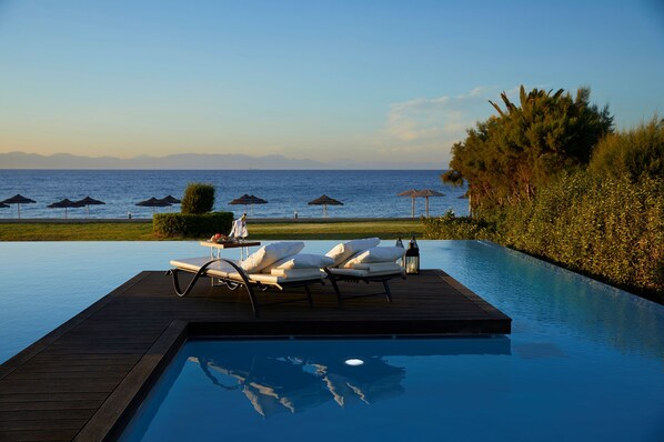 Grand Suite, Sea View (Beachfront Swim Up) | Beach/ocean view