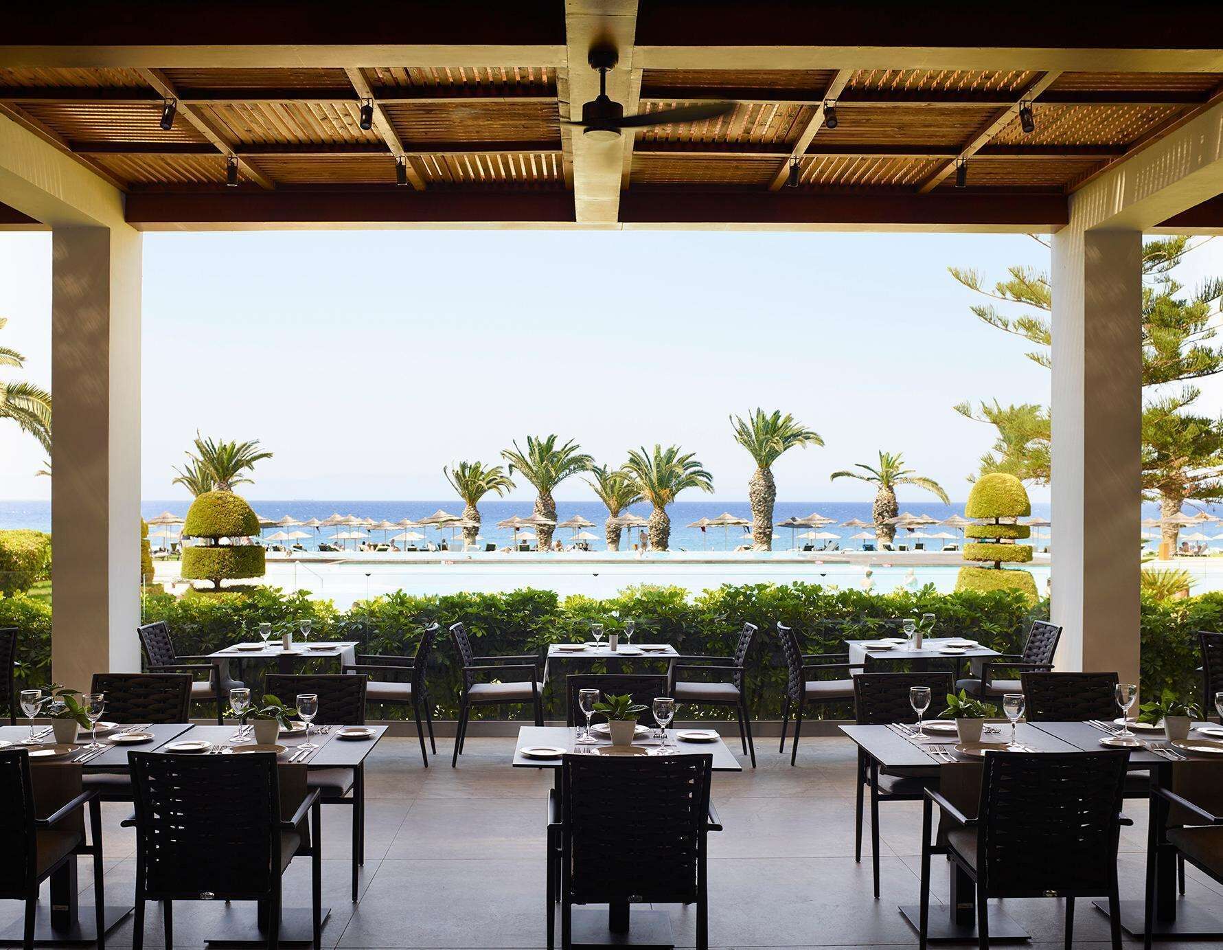 4 restaurants, serveren ontbijt, lunch, diner, internationale gerechten