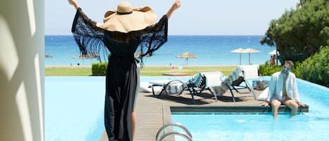 Grand Suite, Sea View (Beachfront Swim Up) | Premium bedding, down comforters, pillowtop beds, minibar