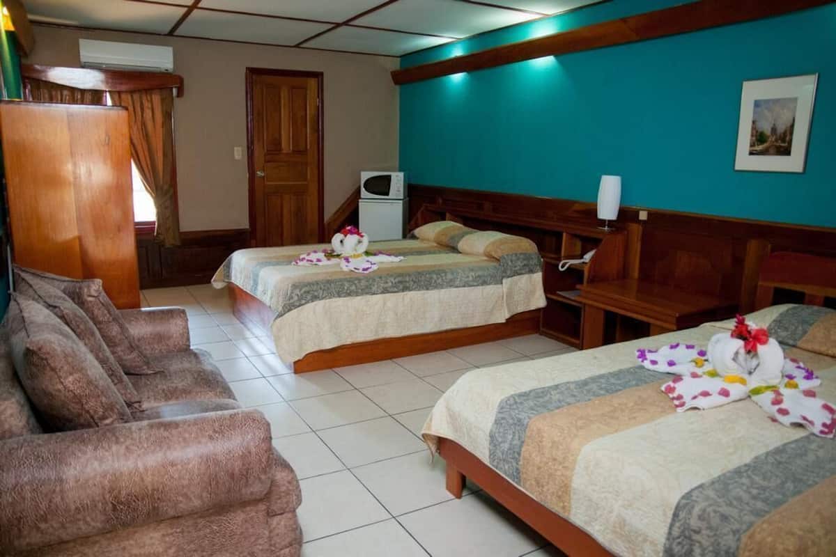 Premium bedding, in-room safe, blackout drapes, WiFi (free)