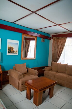 Room service – dining - Hotel Mar de Luz (Jacó)