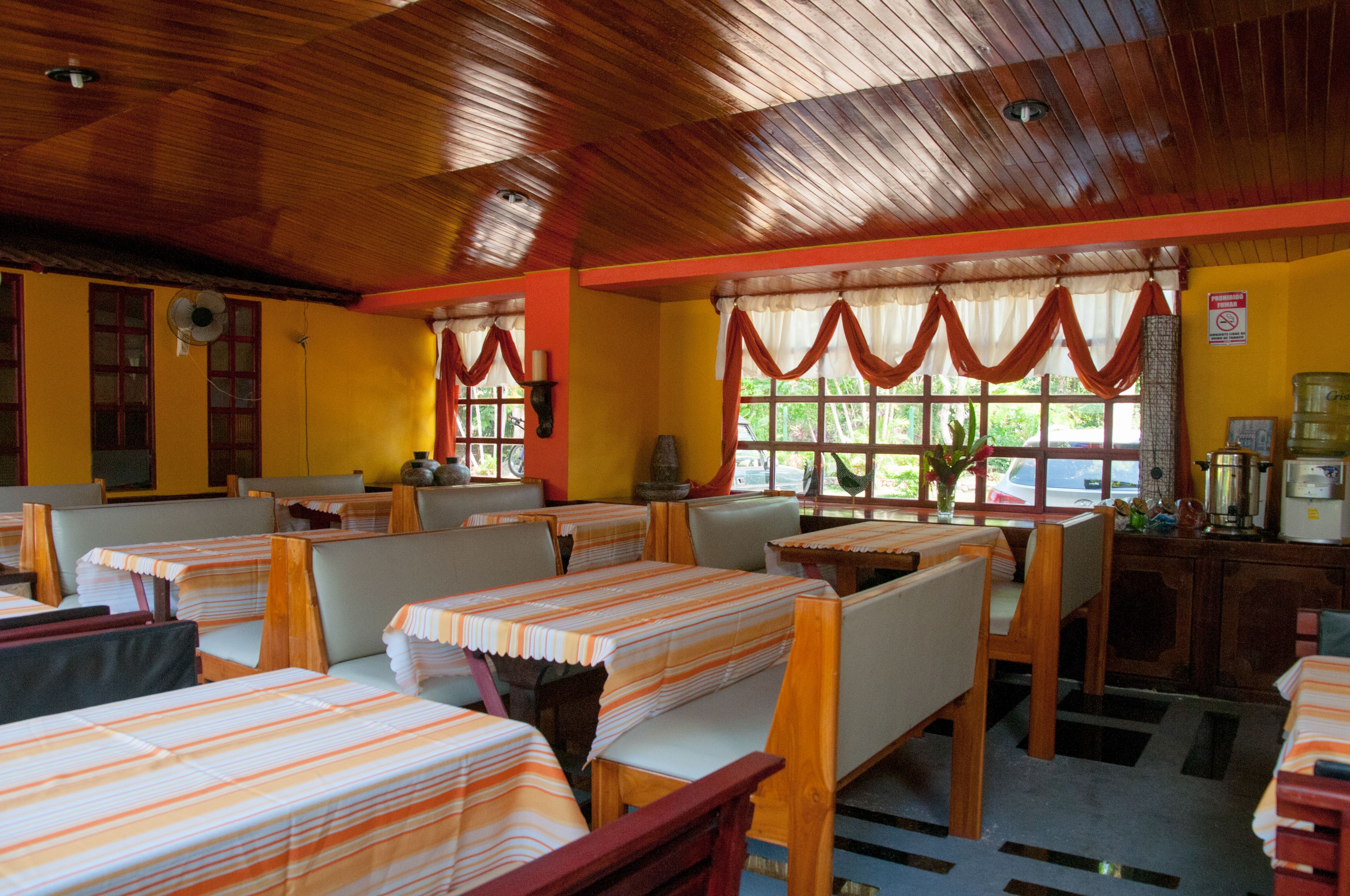 daily cooked-to-order breakfast (crc 4018 per person)