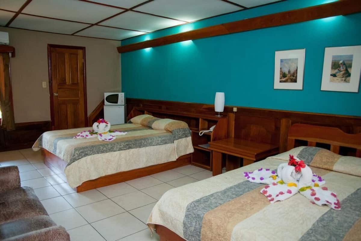 Peralatan tempat tidur premium, peti besi dalam bilik