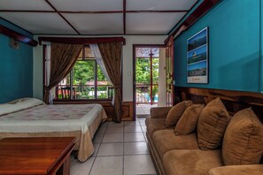 Premium bedding, in-room safe, individually furnished, blackout curtains - Hotel Mar de Luz (Jacó)