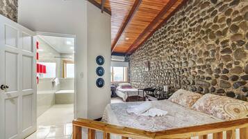 Standard Room with kitchen | Roupas de cama premium, cofres nos quartos, individualmente mobiliados