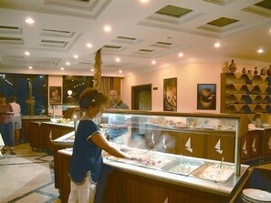 Breakfast, lunch and dinner served - My Kolibri Hotel (Avsallar)