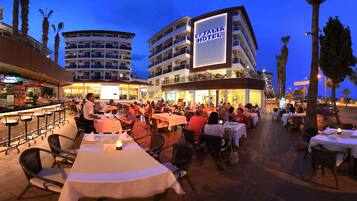 Aamiainen, lounas ja illallinen