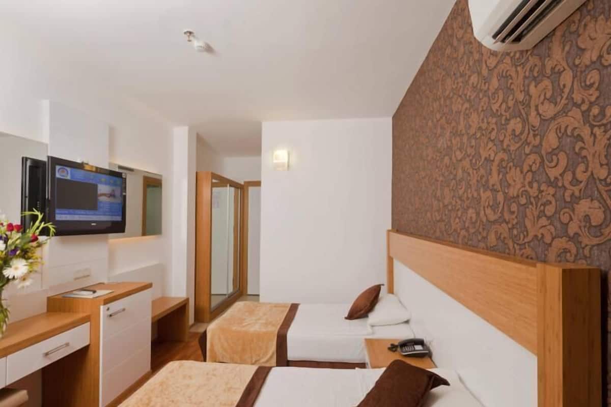 Standaard kamer | Een minibar, geluiddichte muren, gratis babybedden, beddengoed