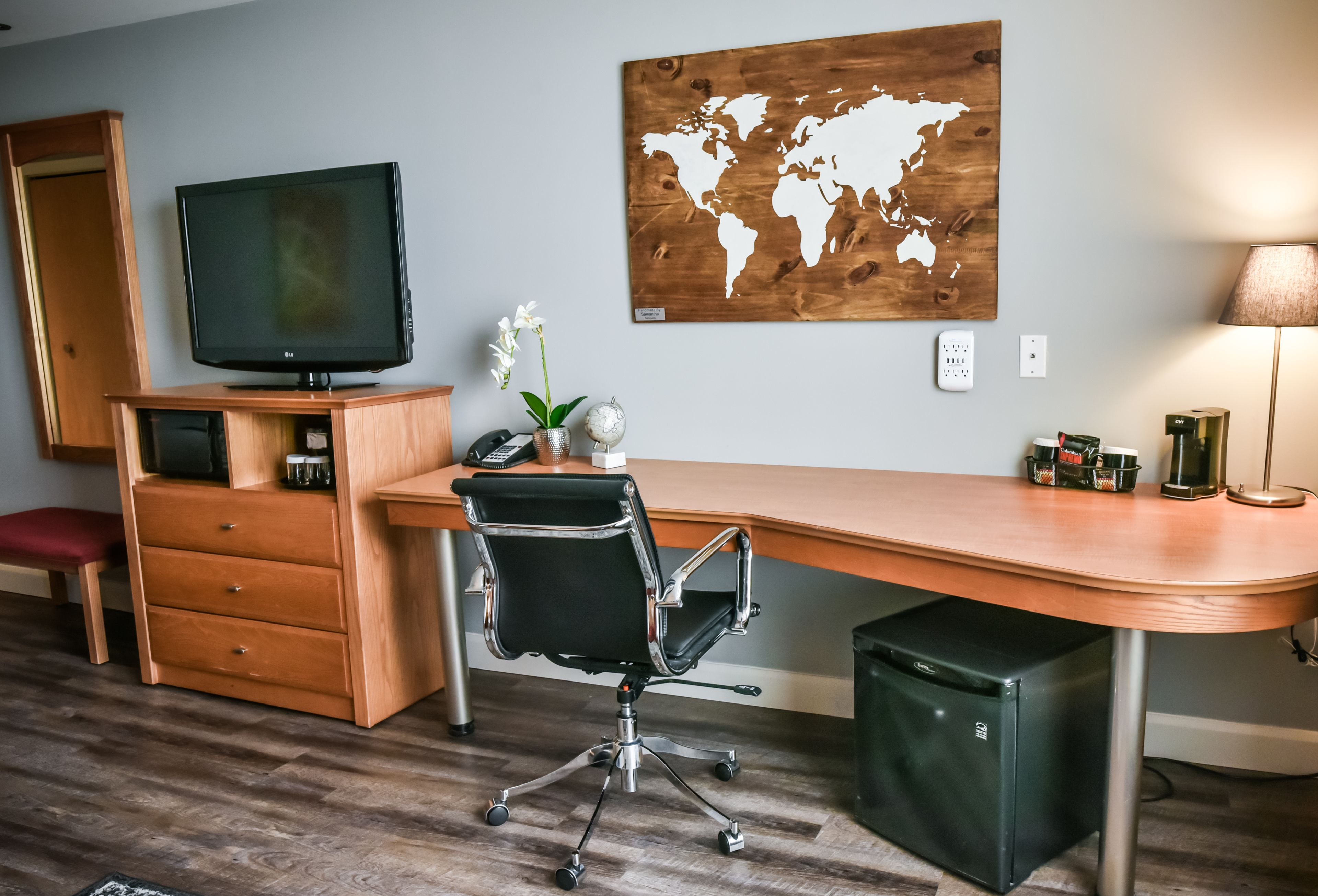 deluxe room | premium bedding, in-room safe, desk, blackout curtains