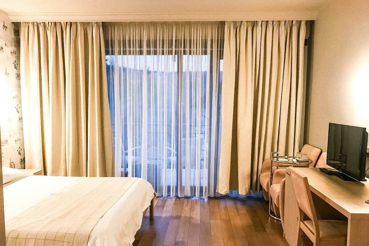In-room safe, desk, blackout drapes, soundproofing
