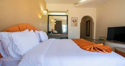 Intouriste Hôtel & Suites