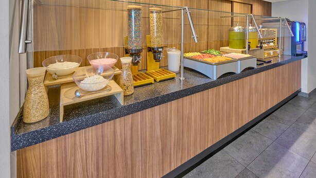 A buffet area with various food dispensers, a coffee machine, and a salad bar. - City Express by Marriott Mexicali (Mexicali)