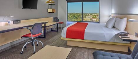 Quarto, 1 cama King e sofá-cama | Escrivaninha, ferros/tábuas de passar roupa, Wi-Fi de cortesia