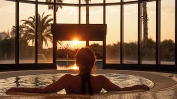 Sauna, hot tub, steam room, 2 treatment rooms, massages