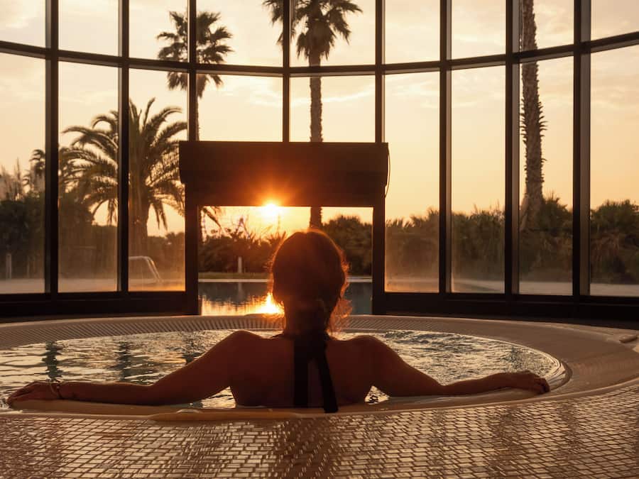 Sauna, Whirlpool, Dampfbad, 2 Behandlungsräume, Massageanwendungen