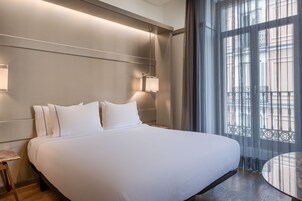 Minibar, in-room safe, desk, free cots/infant beds