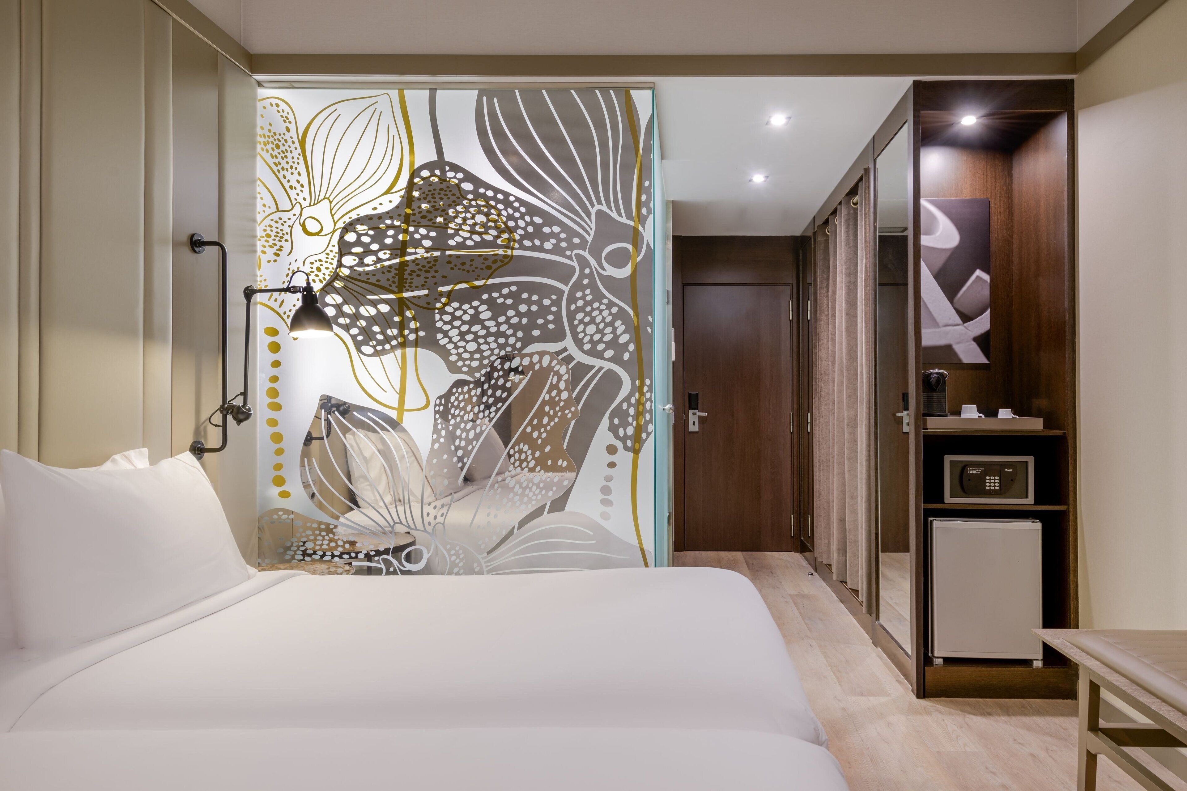 standard room, 2 single beds, non smoking | minibar, in-room safe, desk, free cots/infant beds