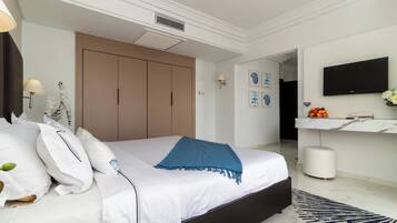 Minibar, coffres-forts dans les chambres, rideaux occultants