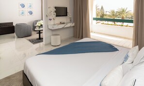 Suite | Minibar, värdeförvaringsskåp på rummet och mörkläggningsgardiner