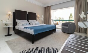 Superior Room | Minibar, värdeförvaringsskåp på rummet och mörkläggningsgardiner