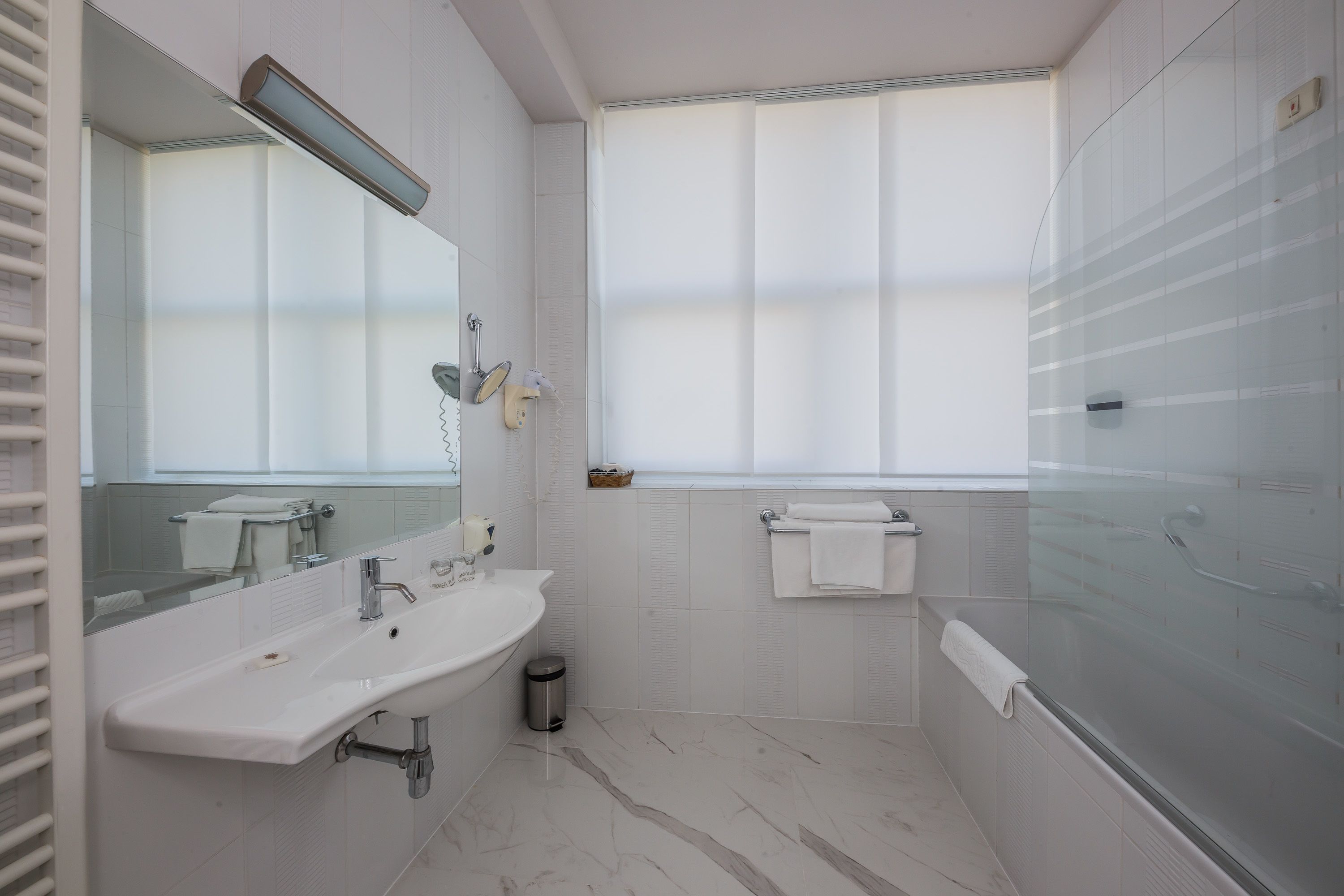 standard triple room | bathroom | shower, free toiletries, hair dryer, towels