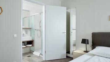 Ropa de cama hipoalergénica, escritorio y cortinas blackout