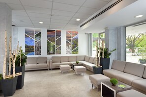 Lobby sitting area - B&B Hotel Ljubljana Park (Ljubljana)