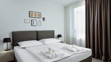 Ropa de cama hipoalergénica, escritorio y cortinas blackout