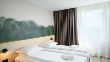 Allergikerbettwaren, Schreibtisch, Verdunkelungsvorhänge