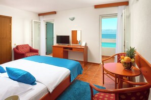 Dobbeltrom – premier, 1 soverom, balkong | Skrivebord, wi-fi (inkludert) og sengetøy