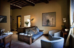 Leilighet, 2 soverom | Oppholdsområde | Flatskjerm-TV