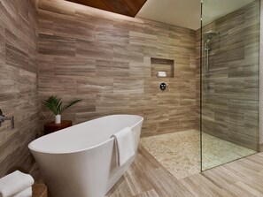 Deluxe Villa, 3 Bedrooms, Ocean View | Bathroom | Separate tub and shower, deep soaking tub, designer toiletries - Ho‘olei Villas at Grand Wailea (Kihei)