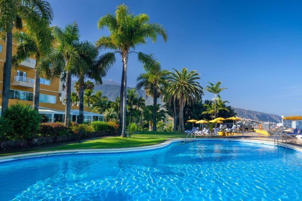 Outdoor pool, open 7:00 AM to 7:30 PM, pool umbrellas, sun loungers