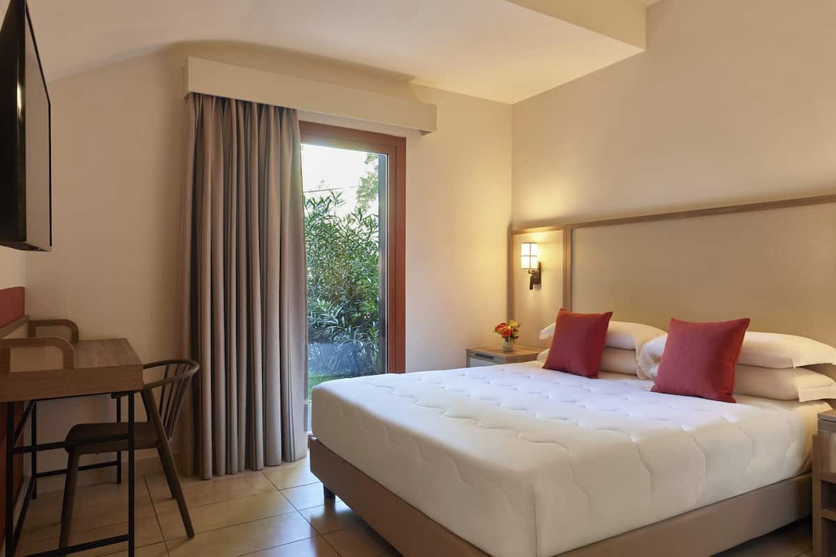 Classic Double Room, Garden View
