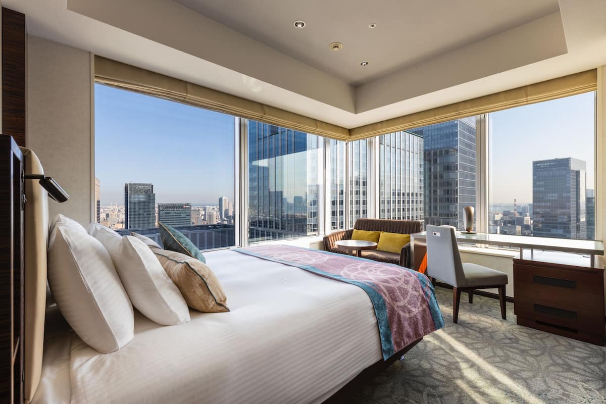 客房, 1 张特大床, 无烟房, 转角 (1 King bed 22sqm) | 1 多间卧室、高档床上用品、客房内保险箱、办公桌