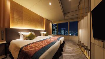 Ropa de cama de alta calidad, caja fuerte, escritorio y cortinas opacas