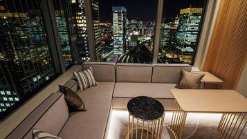 -UTSUROI-(Renovated)Premium Corner King 40sqm Non Smoking | Premium bedding, in-room safe, desk, blackout drapes