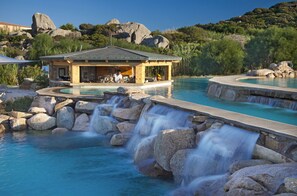 Pool waterfall - Resort Valle dell'Erica Thalasso & Spa (Santa Teresa di Gallura)