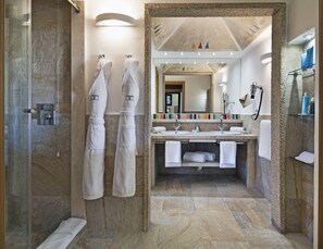 Suite, Sea View | Bathroom - Resort Valle dell'Erica Thalasso & Spa (Santa Teresa di Gallura)