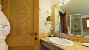 Standard Double or Twin Room, Sea View | Bathroom sink